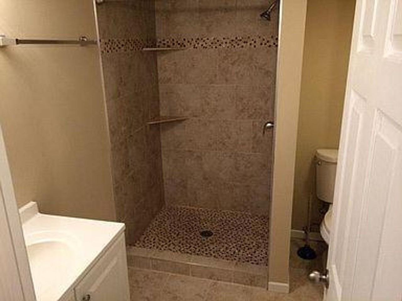 1118 12th Ave Se - Photo 3 of 7