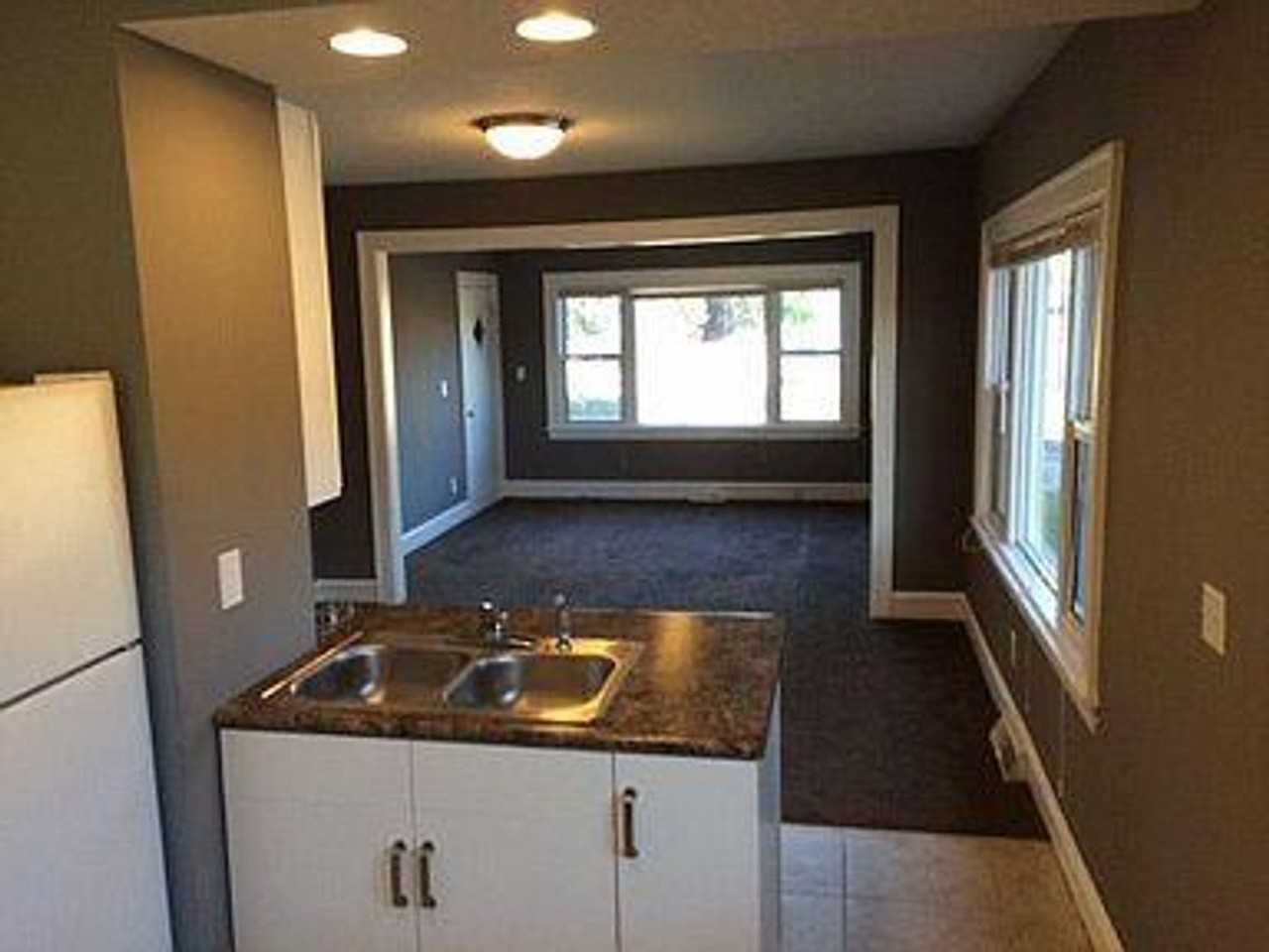 1118 12th Ave Se - Photo 2 of 7