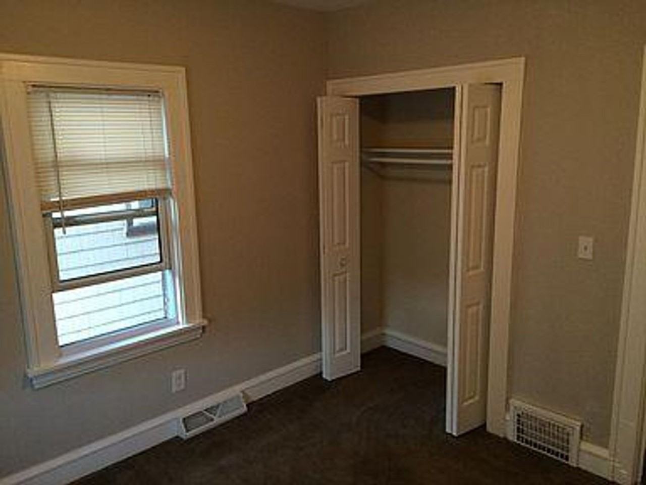 1118 12th Ave Se - Photo 5 of 7