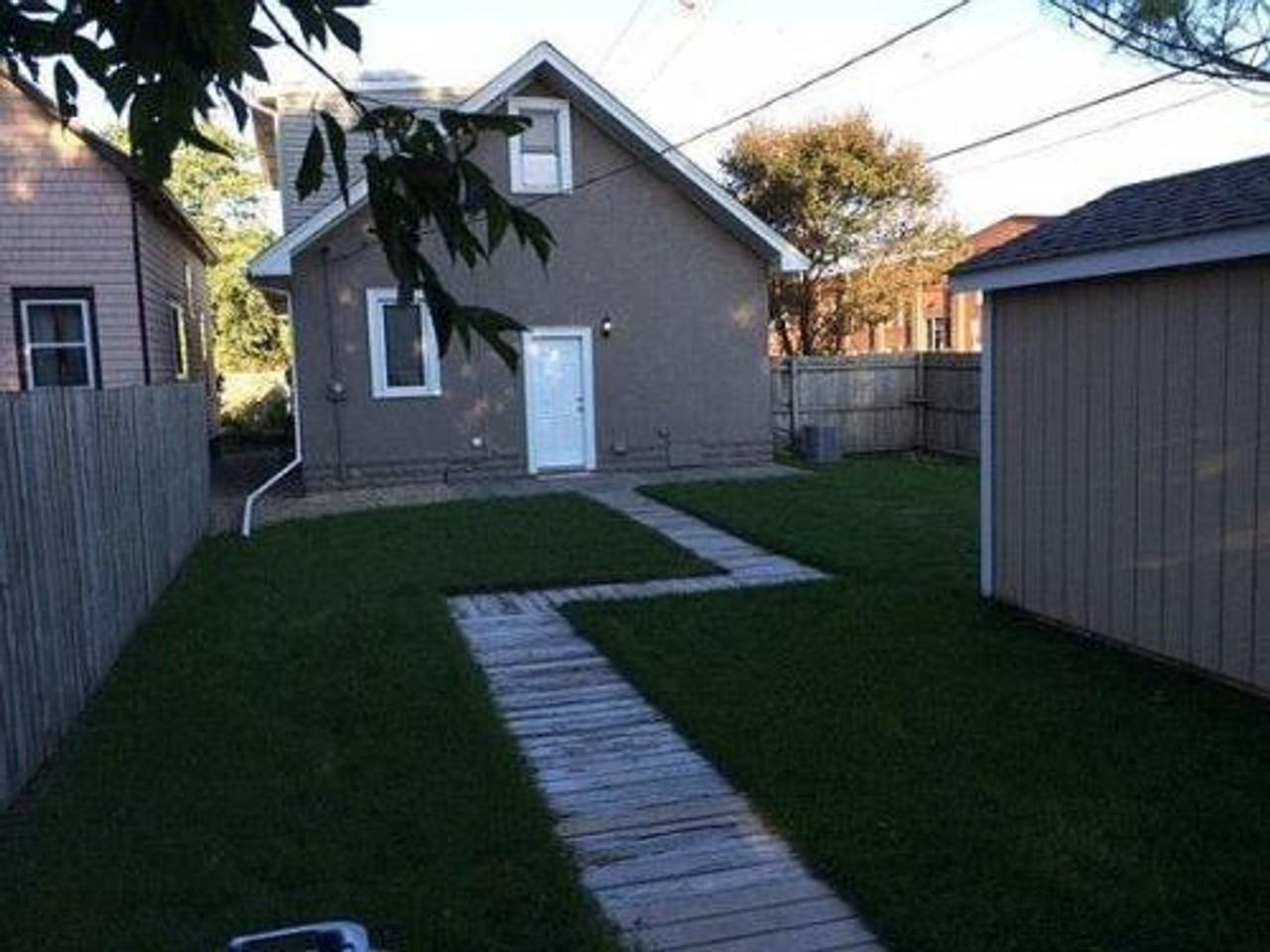 1118 12th Ave Se - Photo 6 of 7