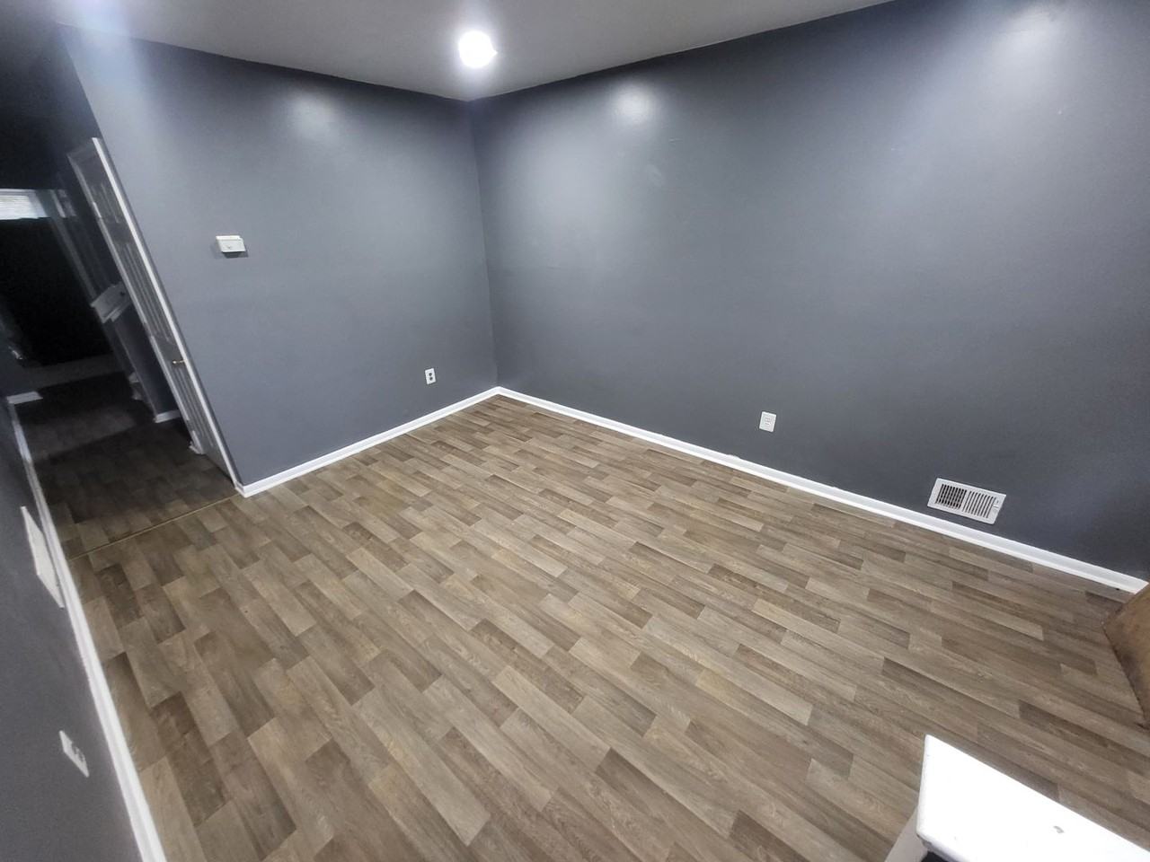 523 Bloom St - Photo 2 of 30