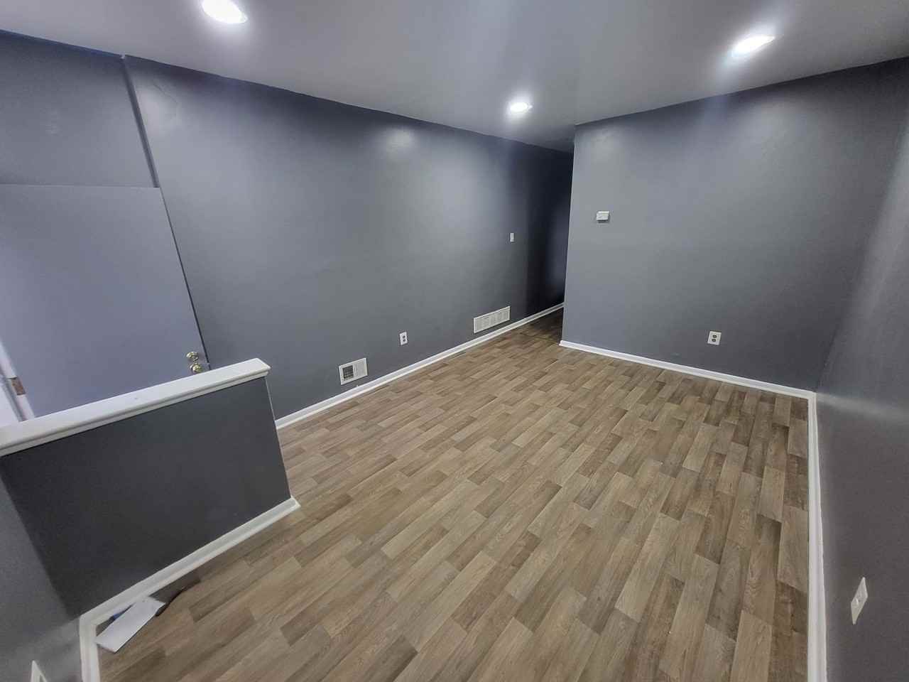 523 Bloom St - Photo 3 of 30