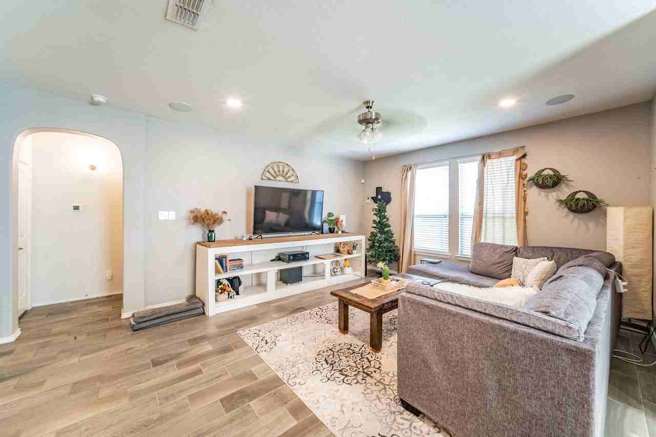 10320 Lastrup Dr - Photo 2 of 16