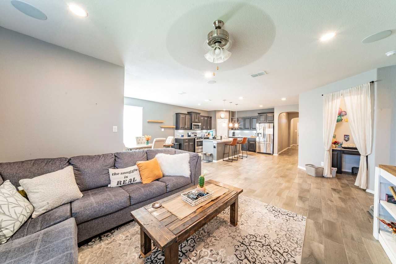 10320 Lastrup Dr - Photo 3 of 16