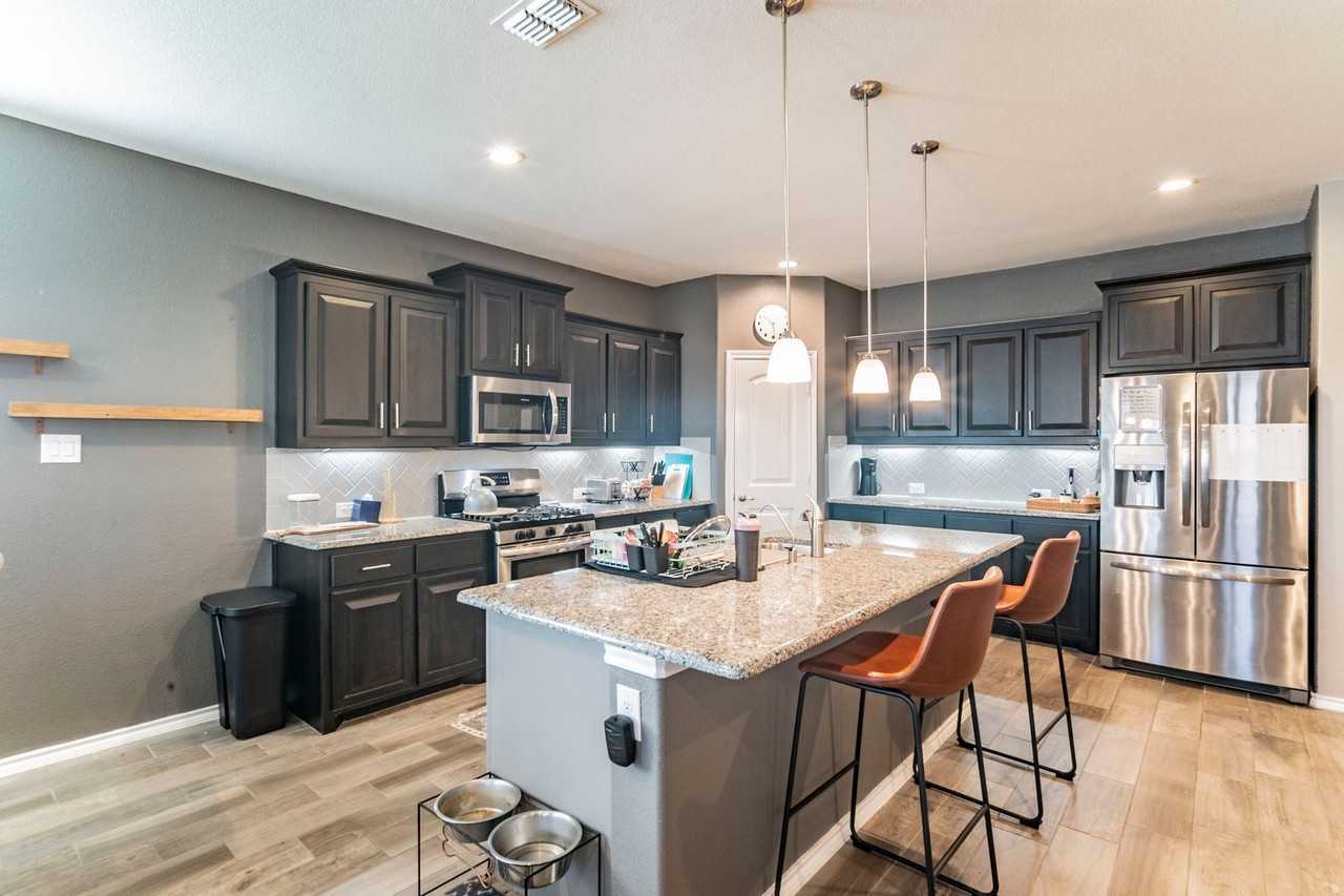 10320 Lastrup Dr - Photo 5 of 16