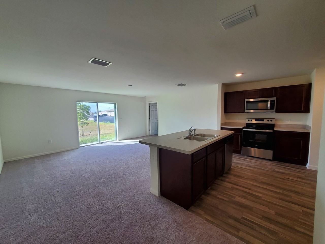 2824 Ne 3rd Ave - Photo 2 of 10