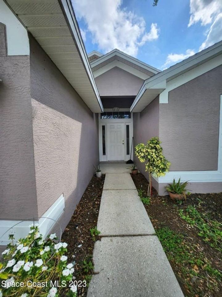 2891 Stratford Pointe Dr - Photo 2 of 25