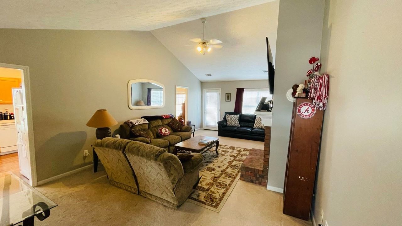 292 Chinaberry Ct - Photo 3 of 15