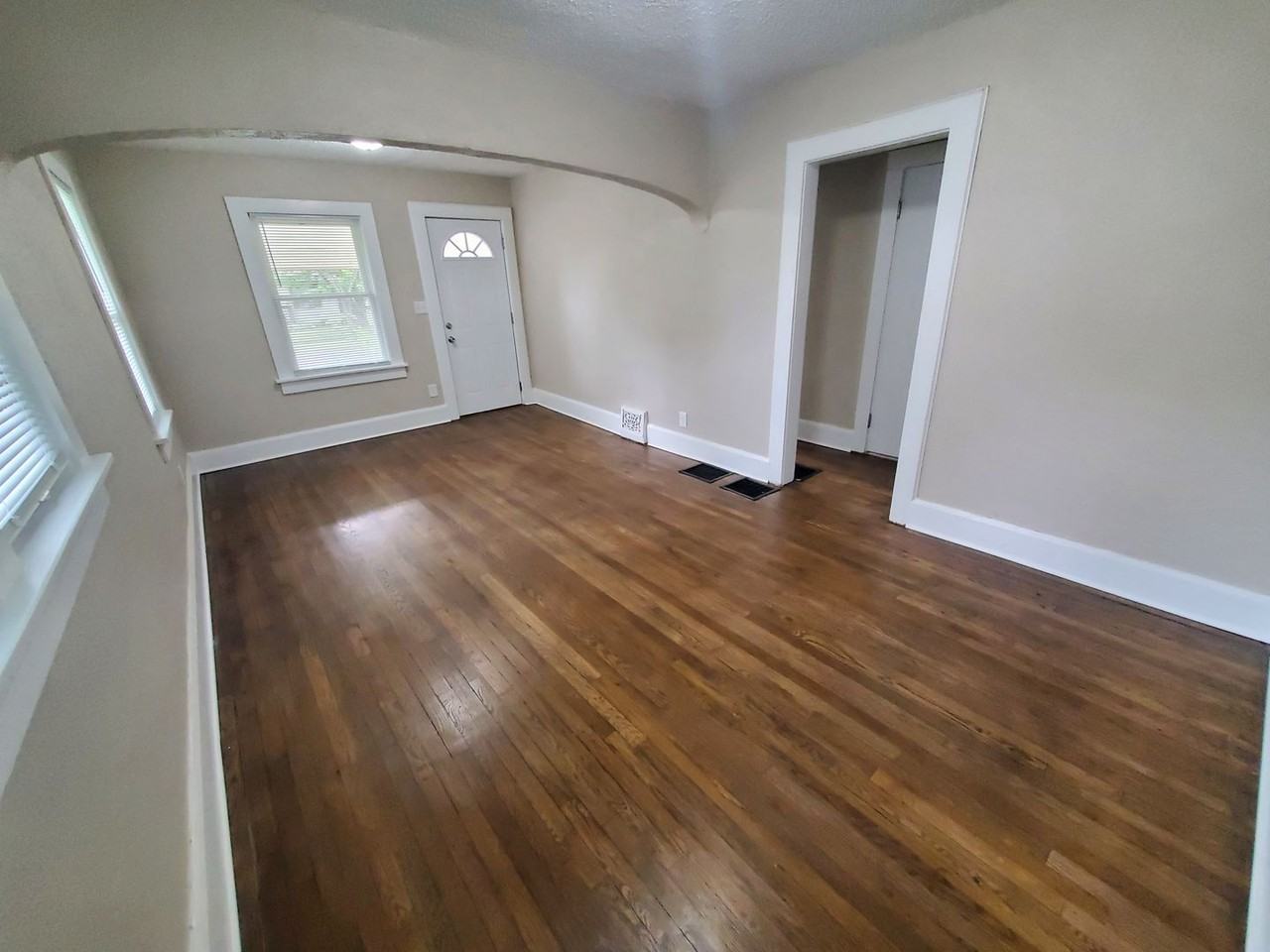 2904 Columbia Street - Photo 2 of 19