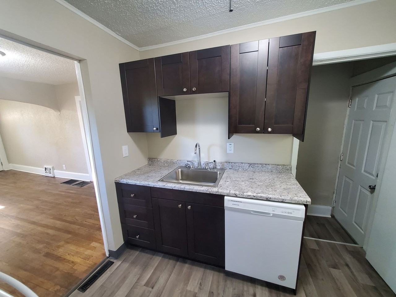 2904 Columbia Street - Photo 7 of 19