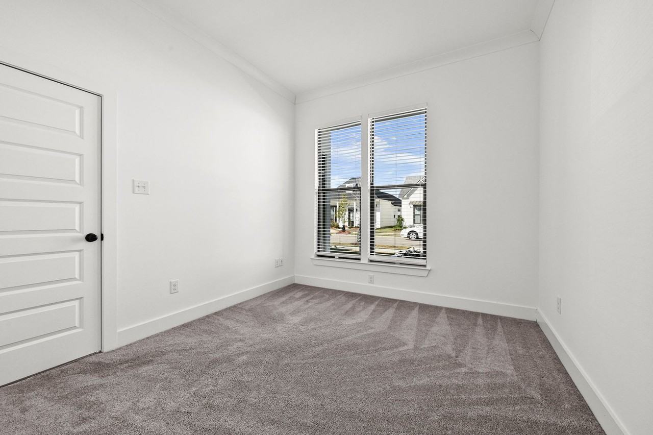 10127 Grayton Dr - Photo 2 of 18