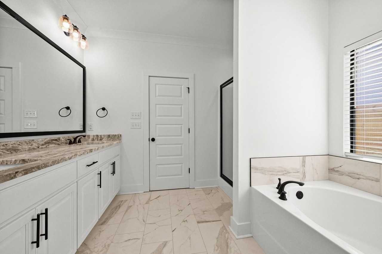 10127 Grayton Dr - Photo 3 of 18