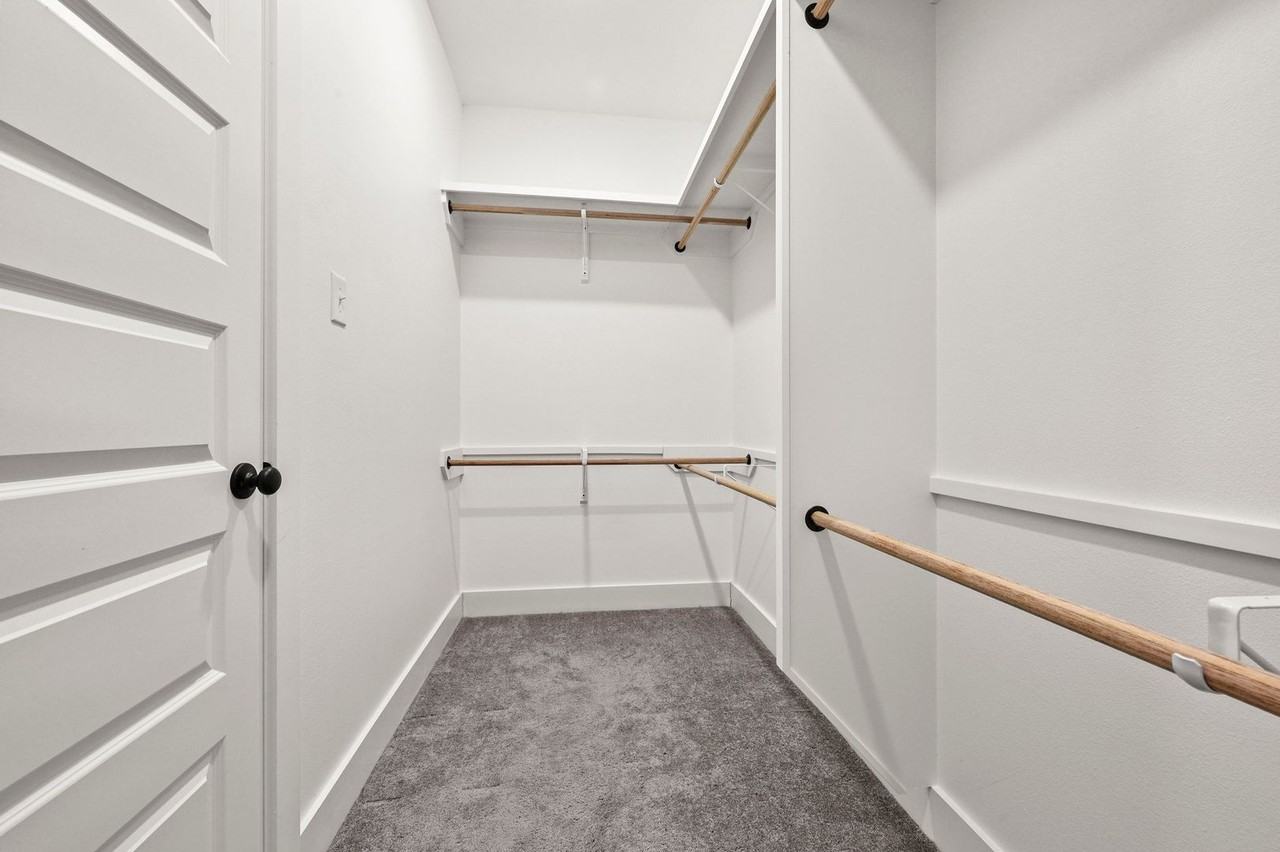 10127 Grayton Dr - Photo 5 of 18