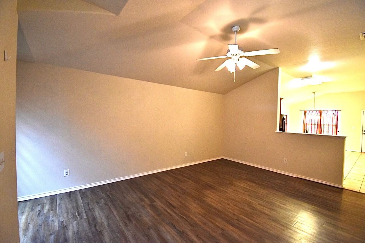 6529 37th St - Photo 4 of 21