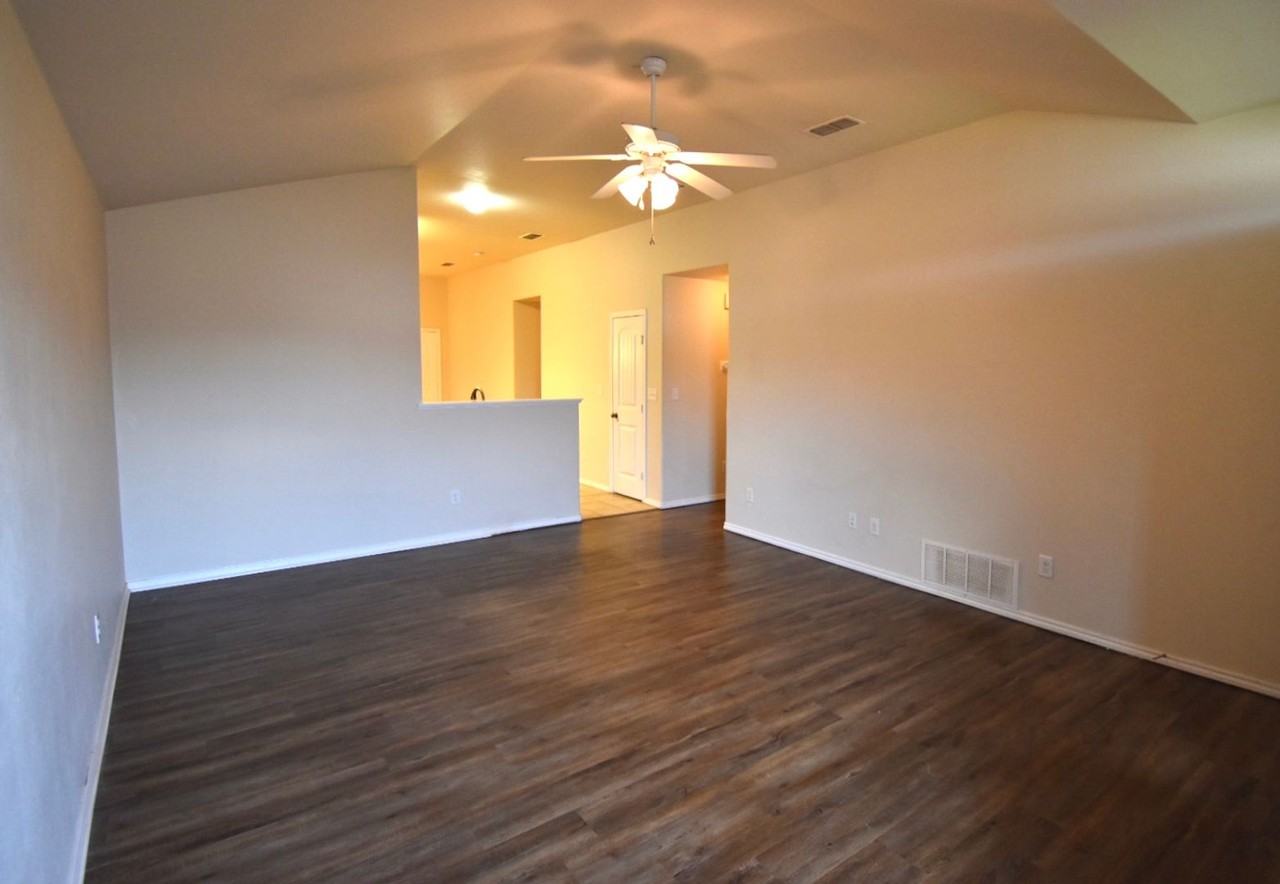 6529 37th St - Photo 5 of 21