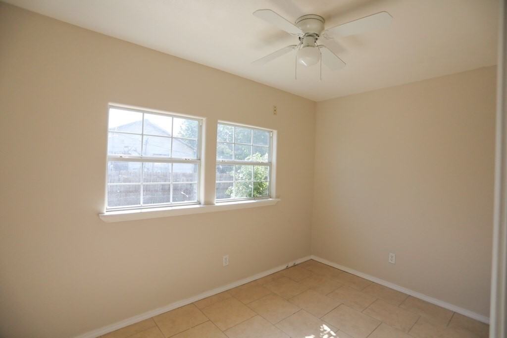 5725 W Turner St - Photo 2 of 9