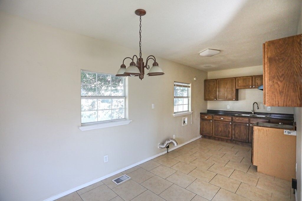 5725 W Turner St - Photo 4 of 9