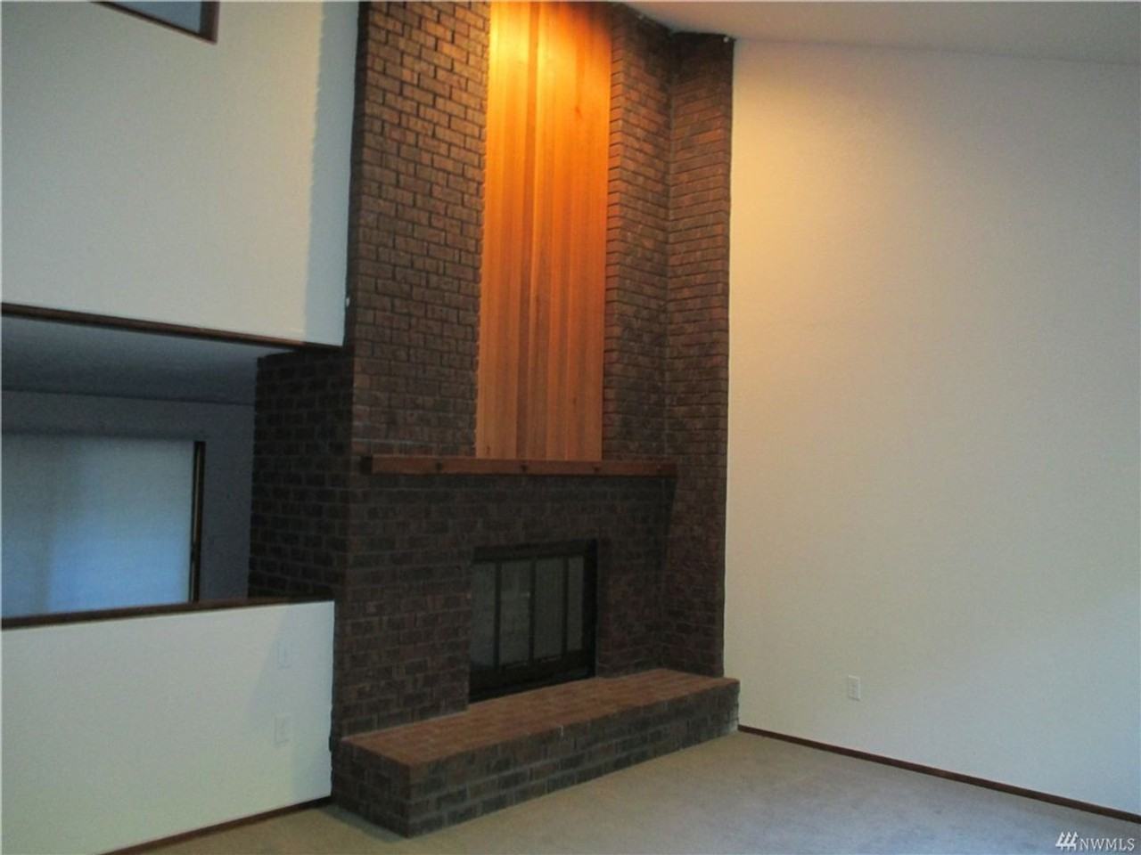 6980 Ne Dolphin Dr - Photo 3 of 10