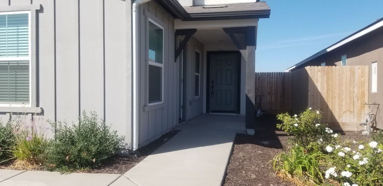 375 Castellana St - Photo 2 of 16