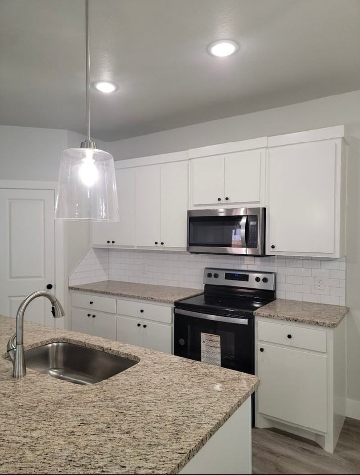 2532 137th St - Photo 2 of 14