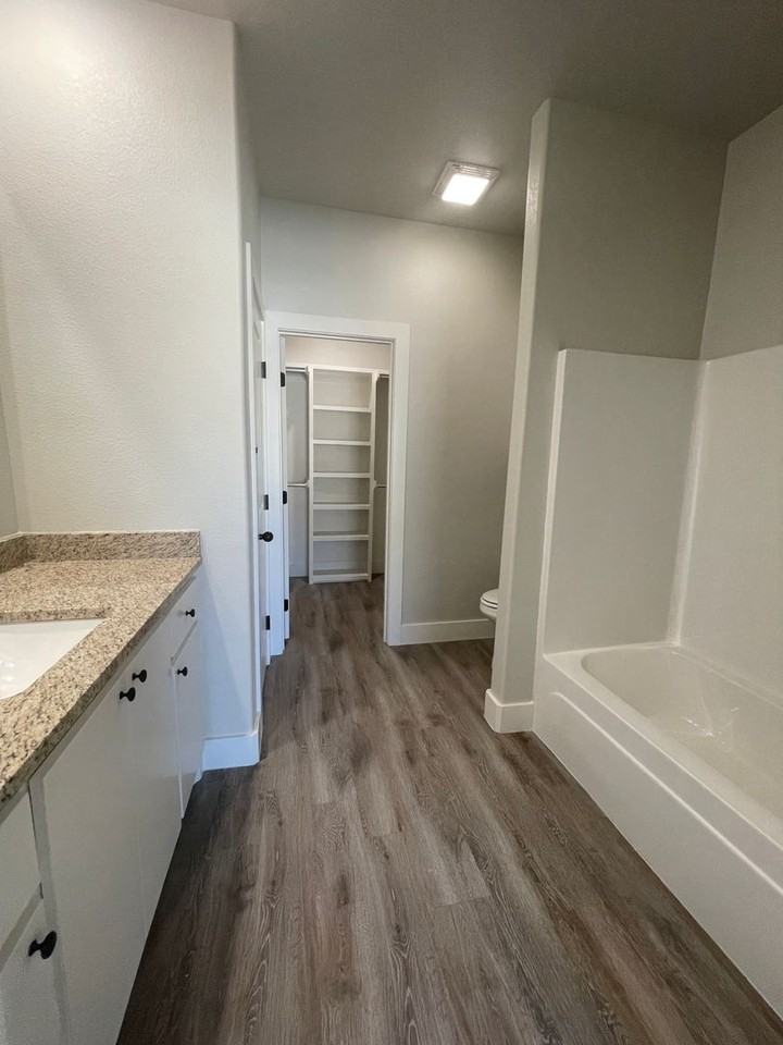 2532 137th St - Photo 7 of 14