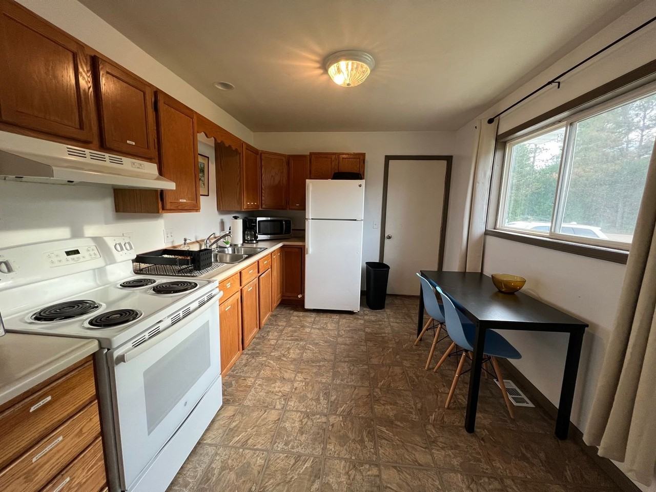 10554 Freeman Rd - Photo 2 of 11