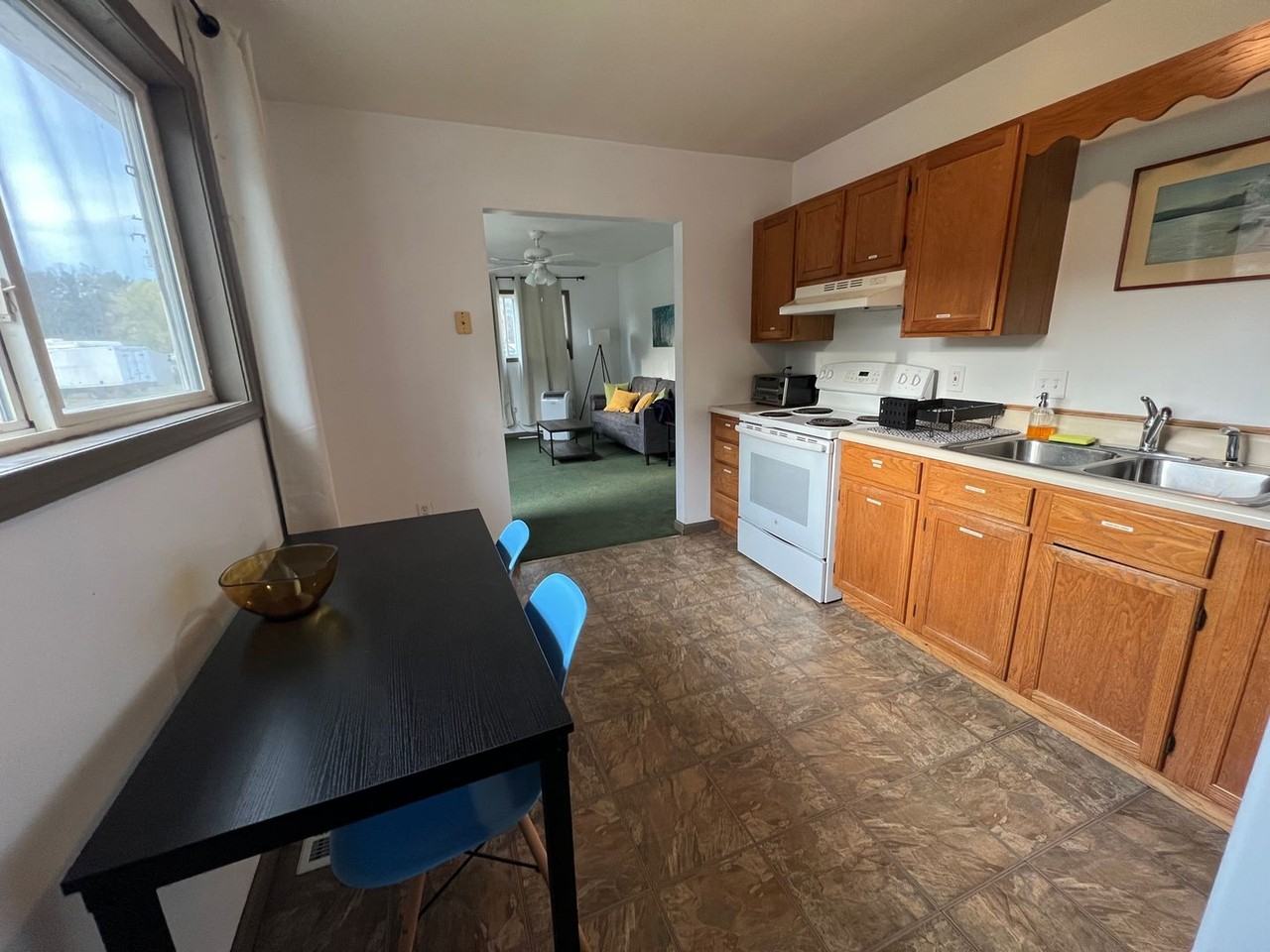 10554 Freeman Rd - Photo 3 of 11