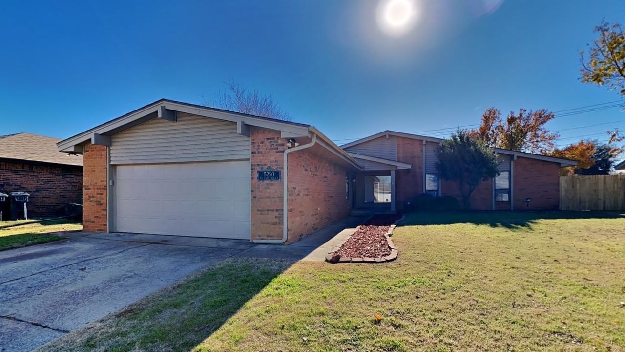 5220 Nw 108th Ter - Photo 2 of 25