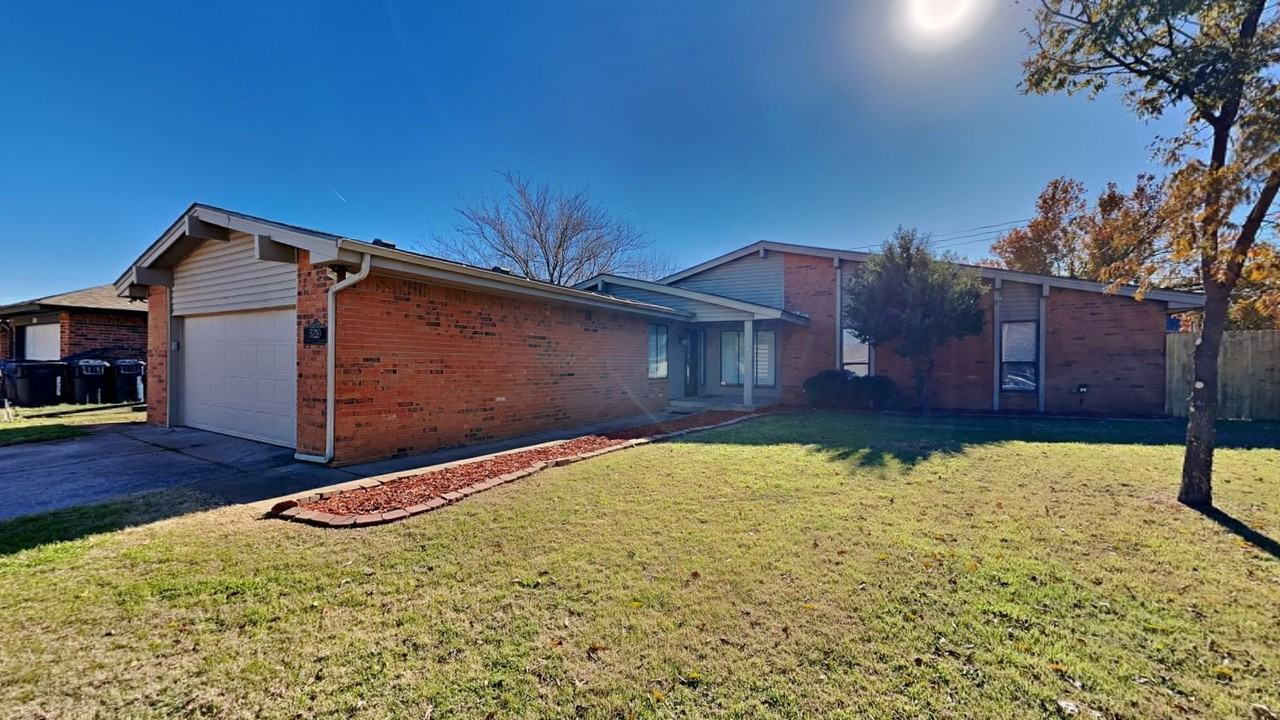 5220 Nw 108th Ter - Photo 3 of 25