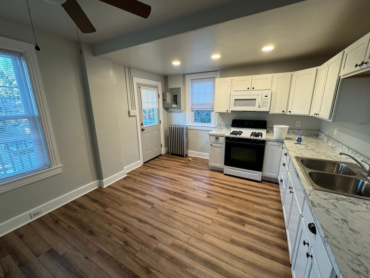 1403 2nd Ave - Photo 2 of 9