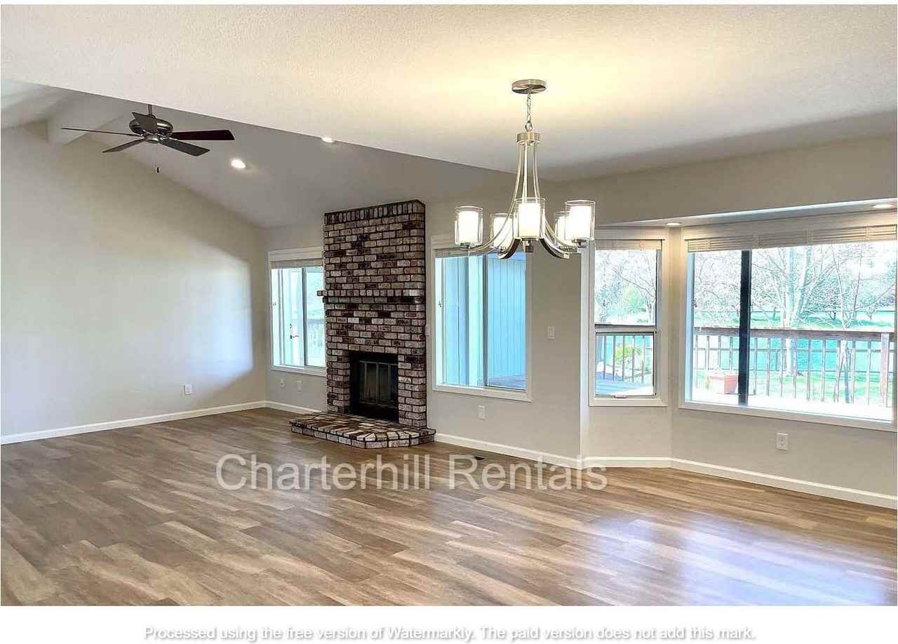 9398 Lakewood Dr - Photo 2 of 13