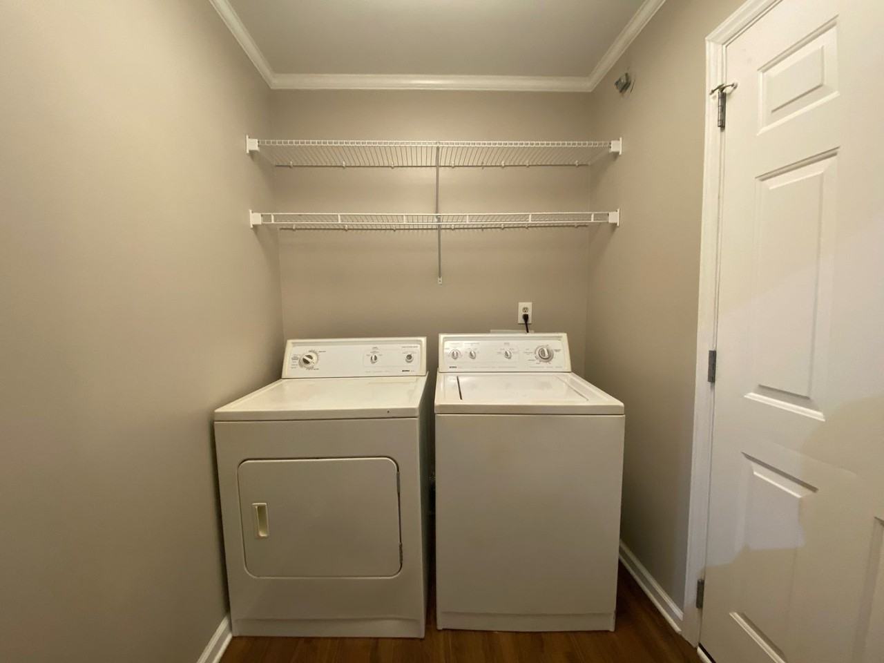 1350 Hathshire Dr - Photo 4 of 28