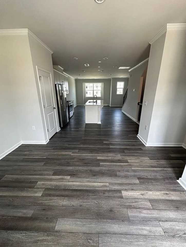 2533 Kasota Ln - Photo 4 of 29