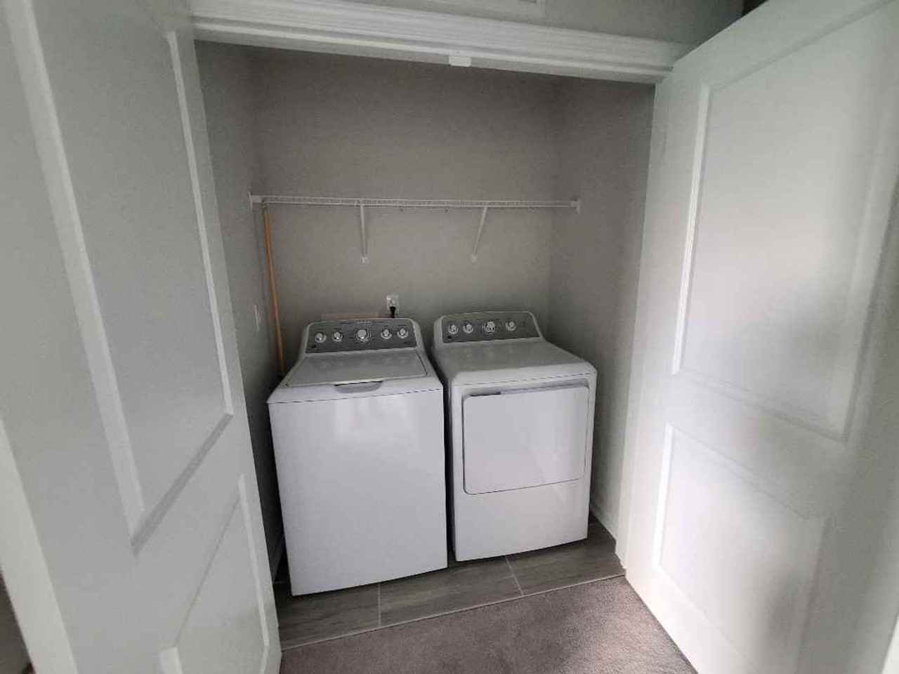 2533 Kasota Ln - Photo 5 of 29