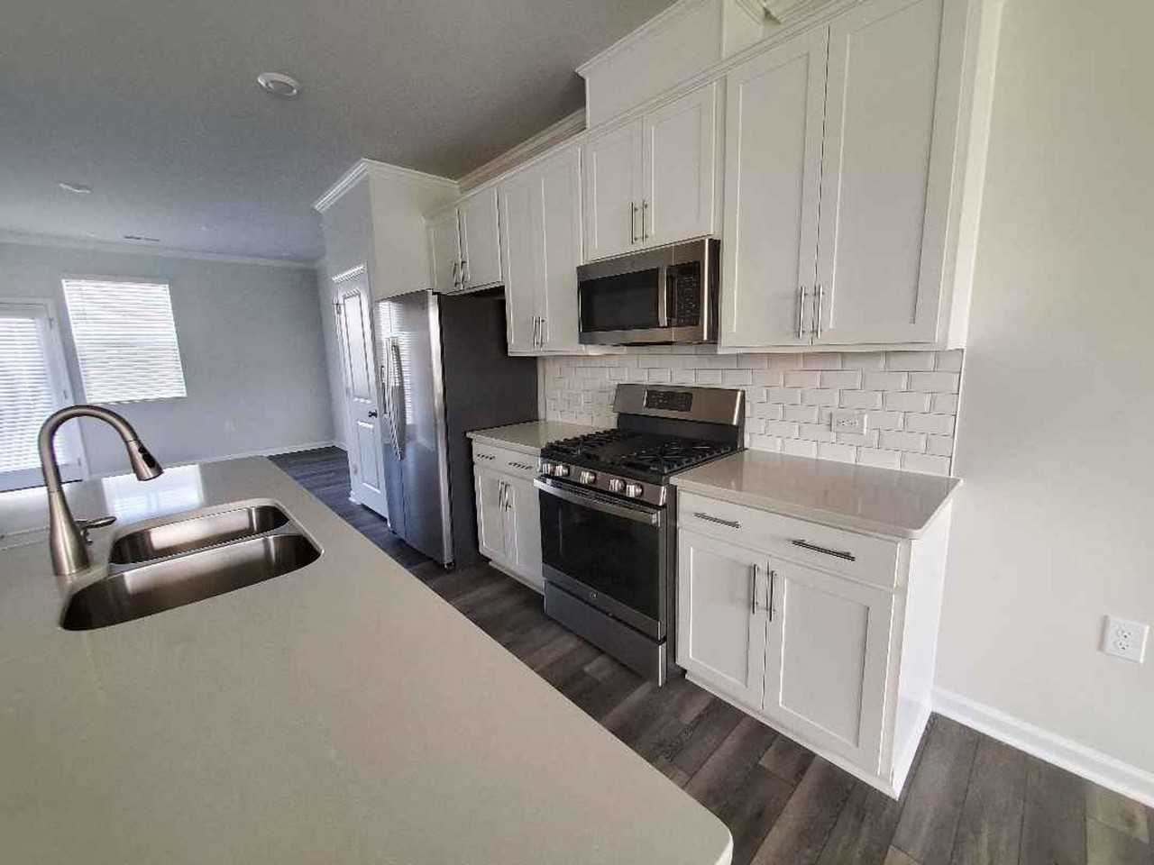 2533 Kasota Ln - Photo 7 of 29