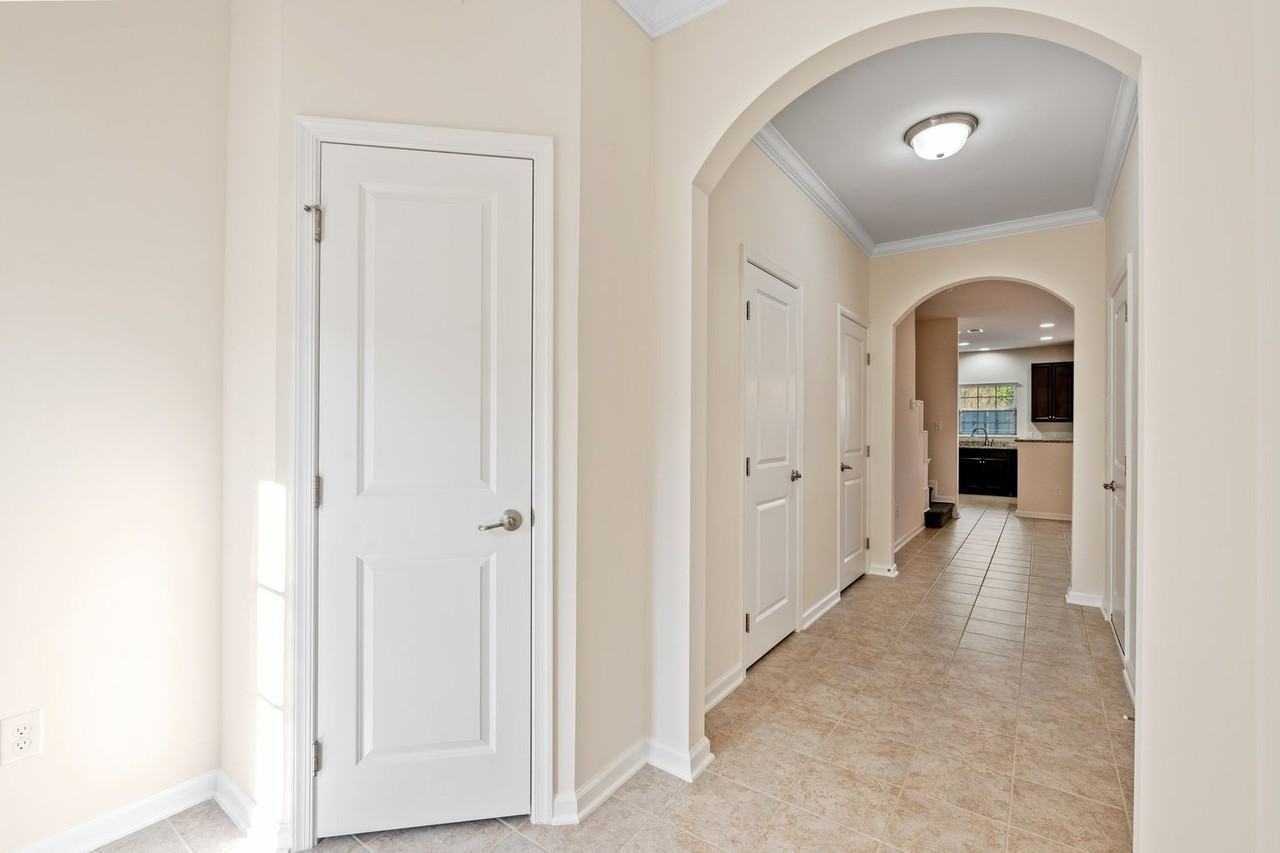 453 Christiane Way - Photo 4 of 25