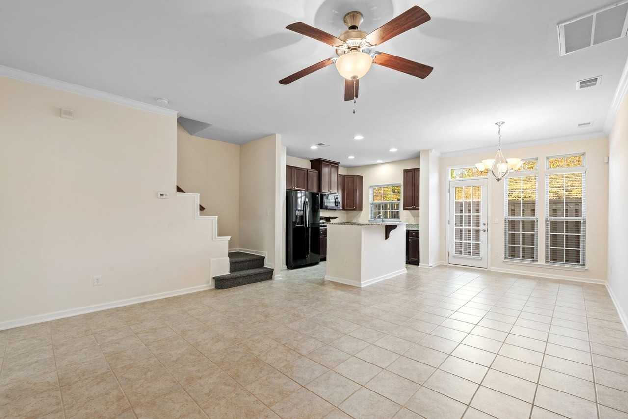 453 Christiane Way - Photo 6 of 25