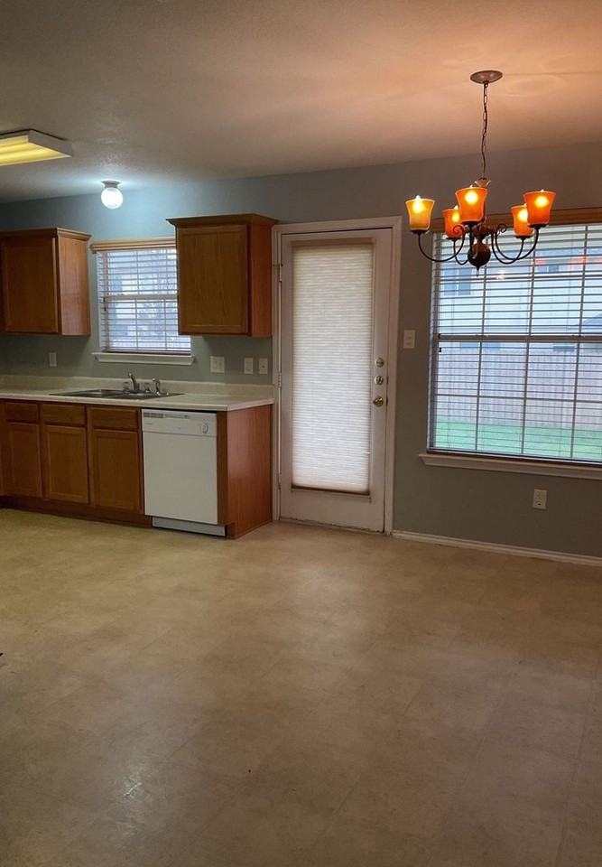 4608 Causeway Ct - Photo 3 of 4