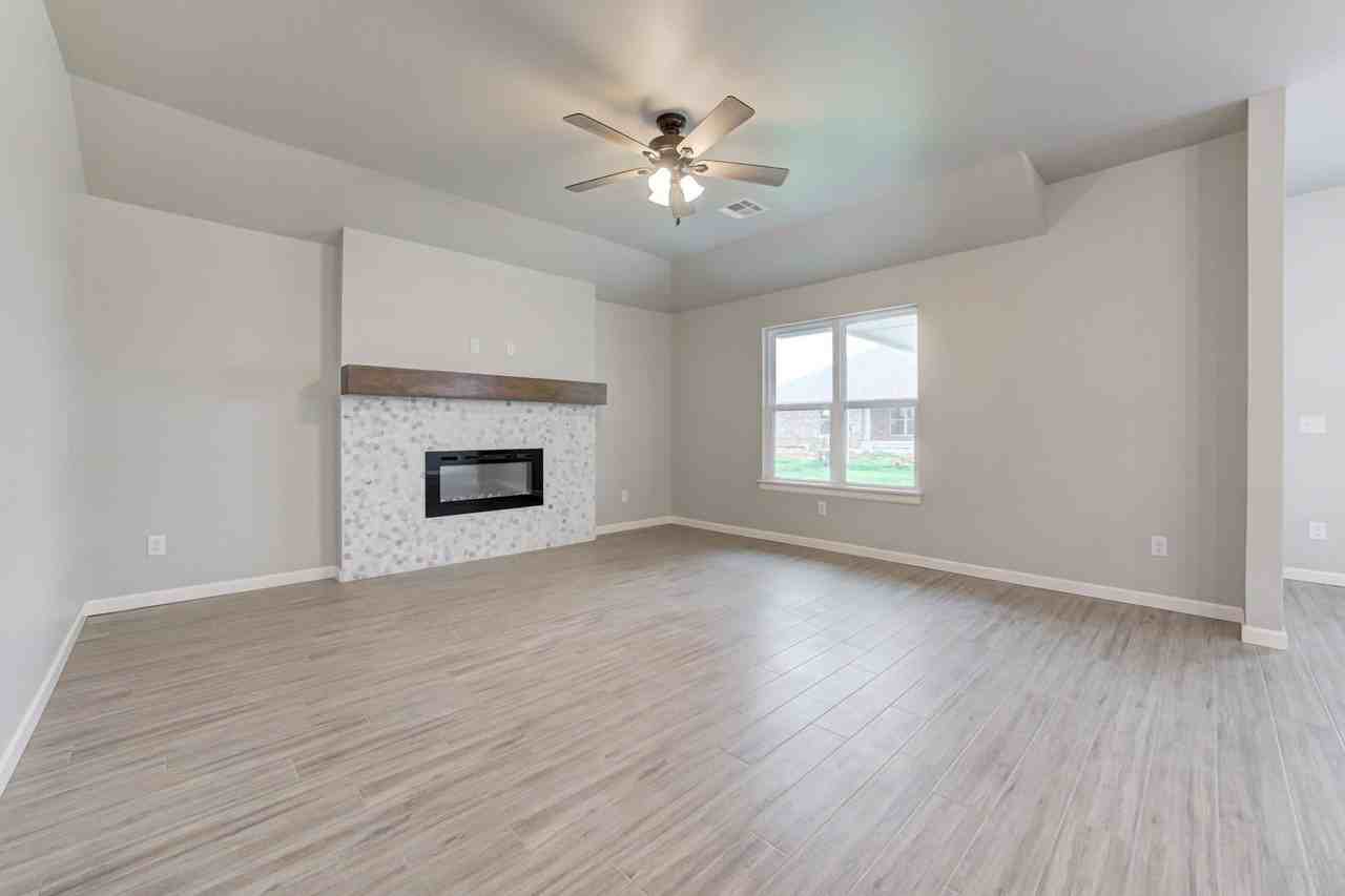 560 Hackberry Ln - Photo 3 of 20