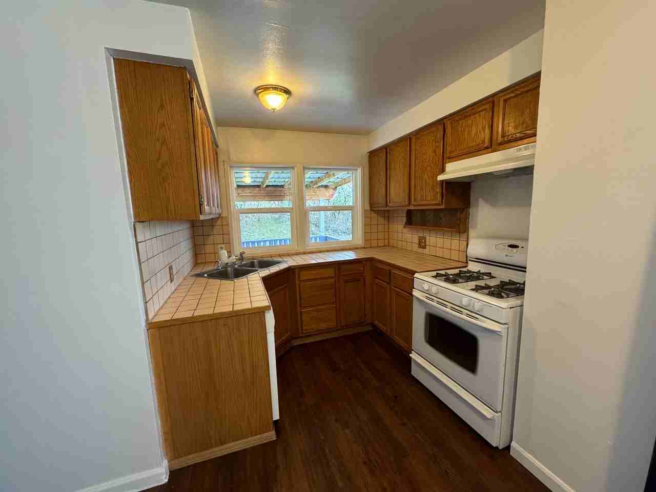 1560 Ne Winter St - Photo 4 of 14