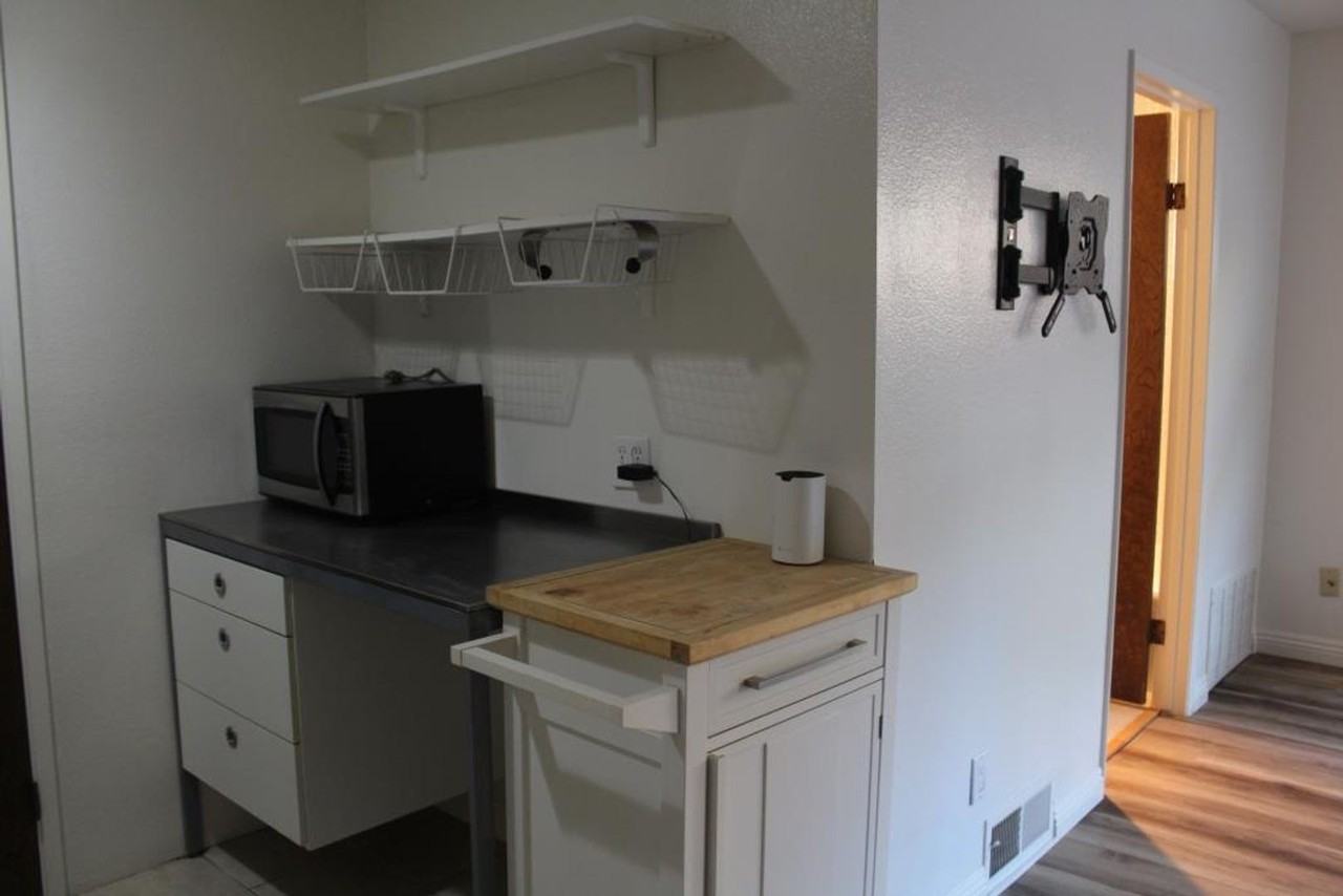 1558 Summit Ave - Photo 3 of 13