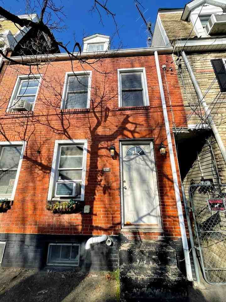 60 S 19th St - Photo 4 of 15