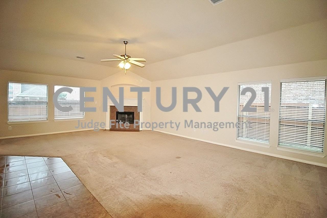 1707 Whispering Glen Dr - Photo 3 of 10