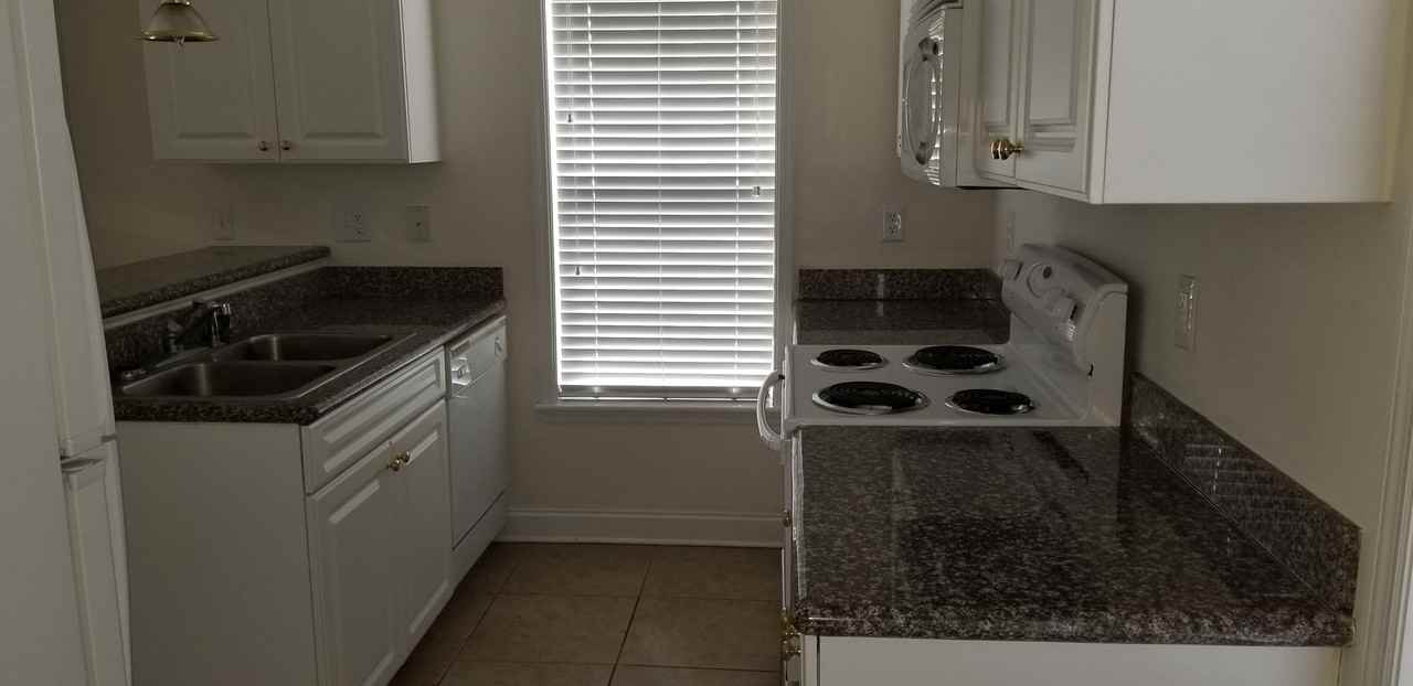 300 Sea Knight Ln - Photo 4 of 20