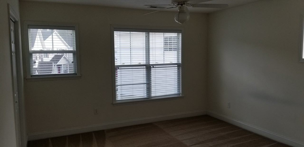 300 Sea Knight Ln - Photo 6 of 20