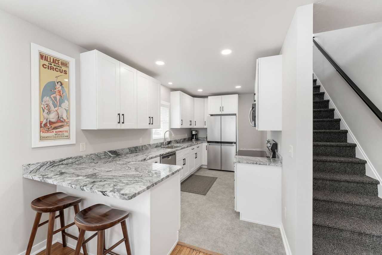 1205 S 7th Ave - Photo 4 of 42