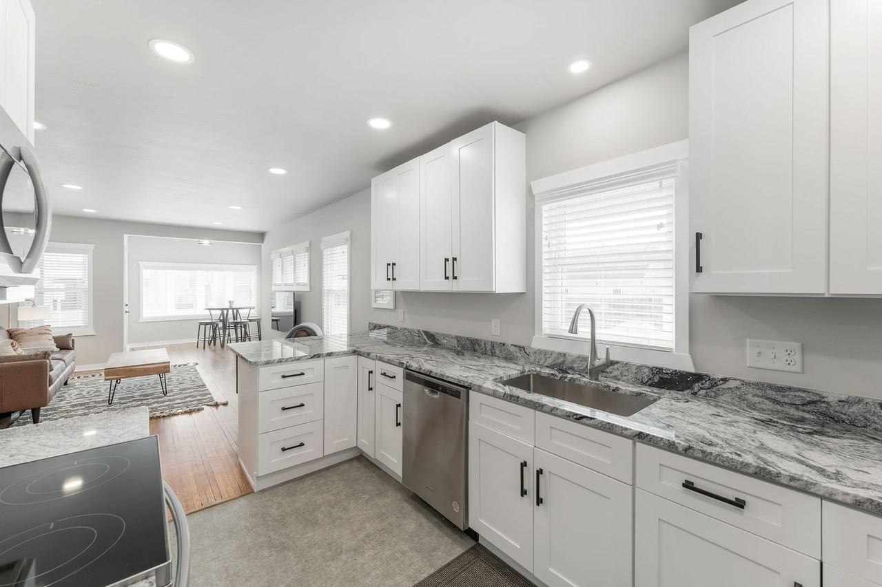 1205 S 7th Ave - Photo 7 of 42