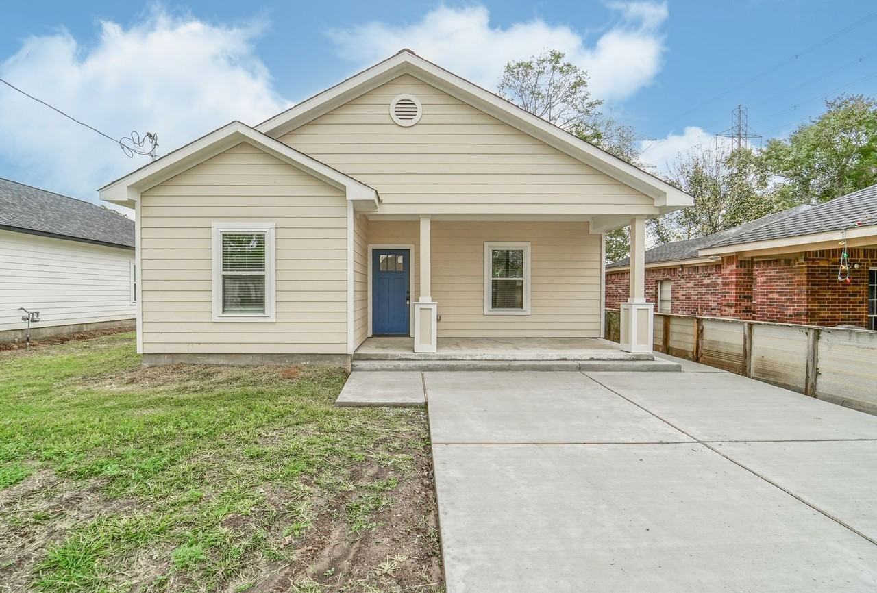 1009 7th St - Photo 2 of 26