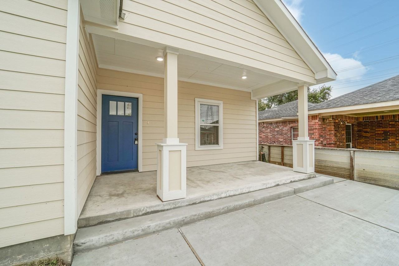 1009 7th St - Photo 3 of 26