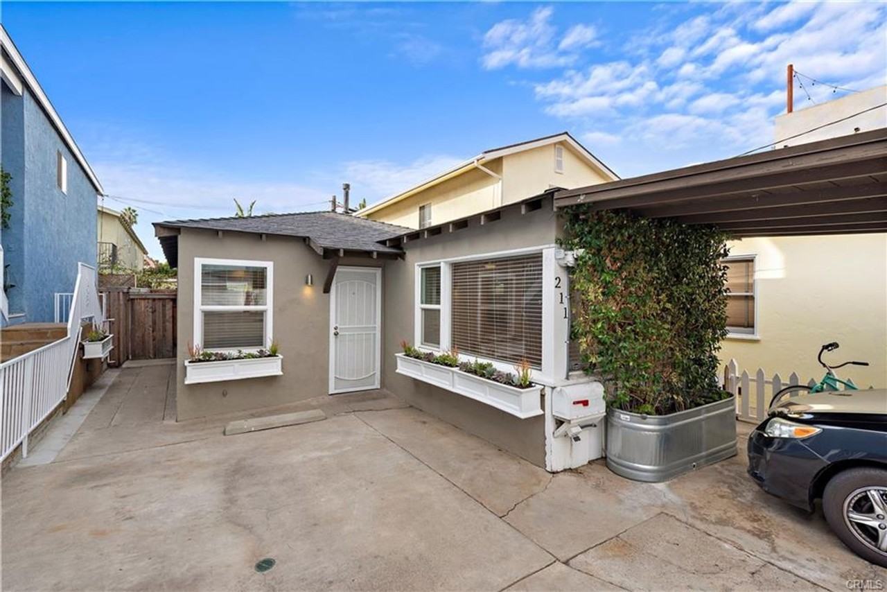 211 20th St - Photo 3 of 24